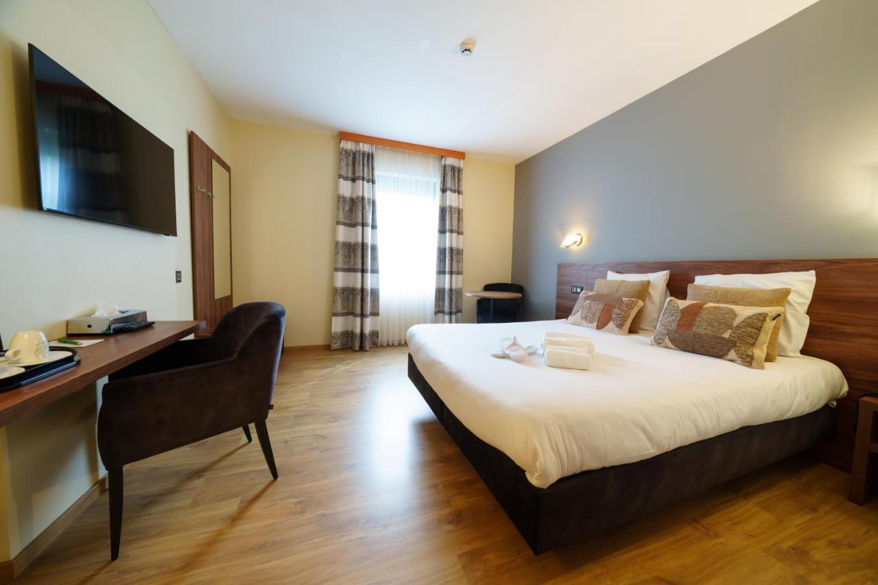 Hotel Les Jardins De La Molignee Dinant Eksteriør bilde