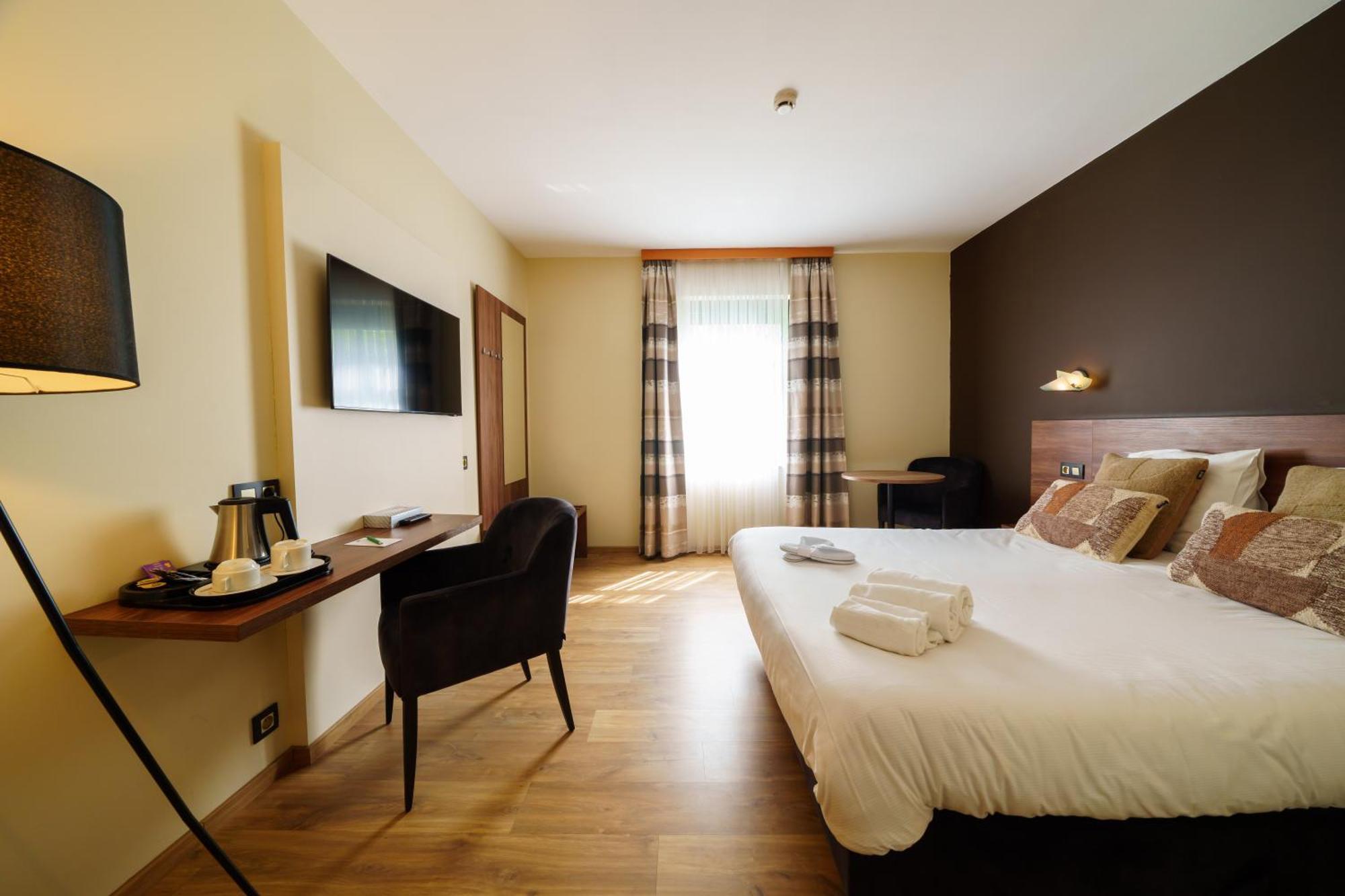 Hotel Les Jardins De La Molignee Dinant Eksteriør bilde