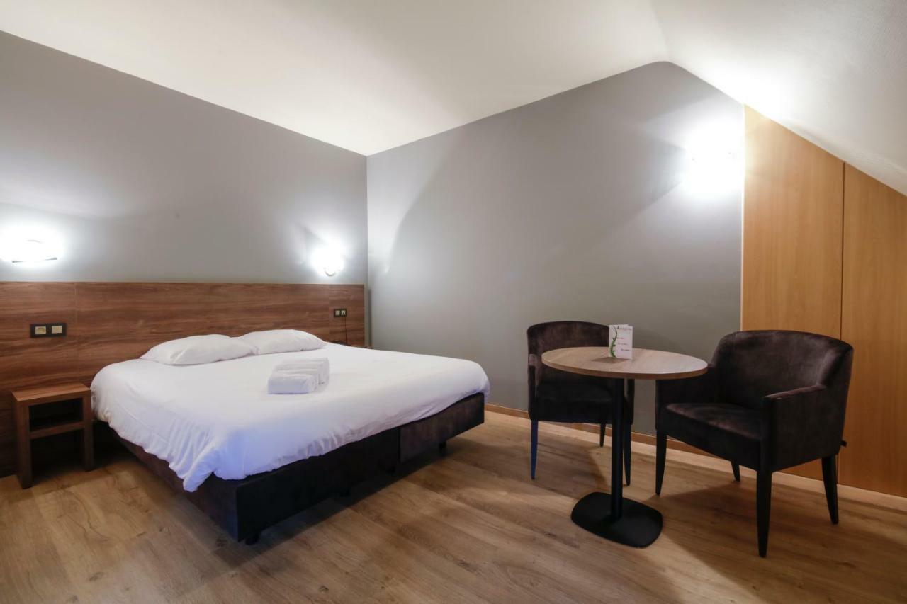 Hotel Les Jardins De La Molignee Dinant Eksteriør bilde